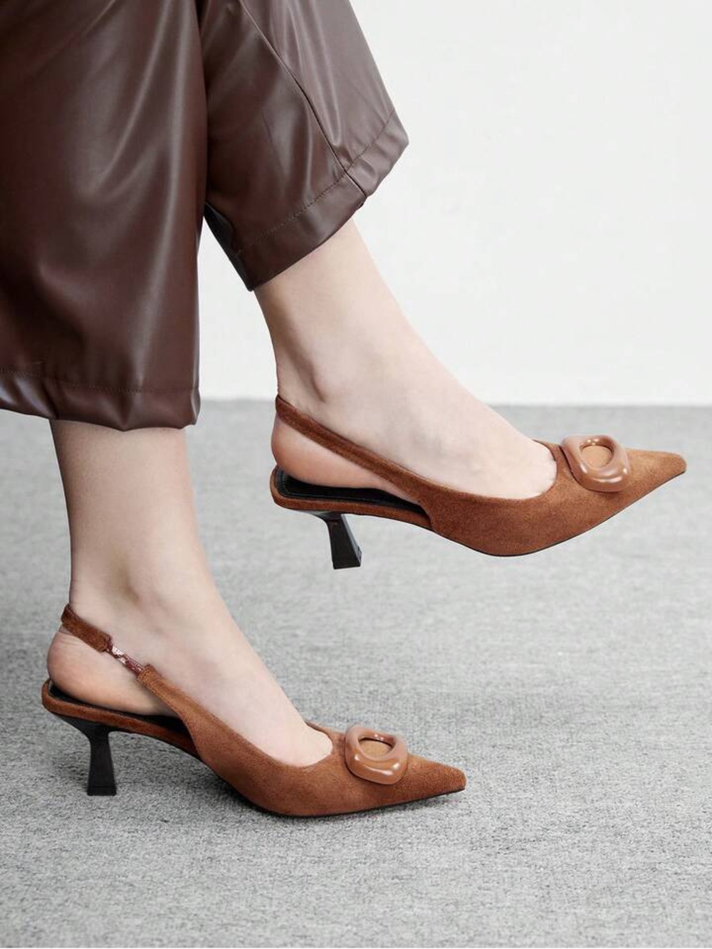 Women's Brown Suede Slingback Kitten Heel Pumps